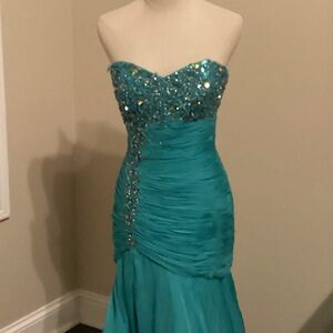 082 Elegant Strapless Teal Evening Gown